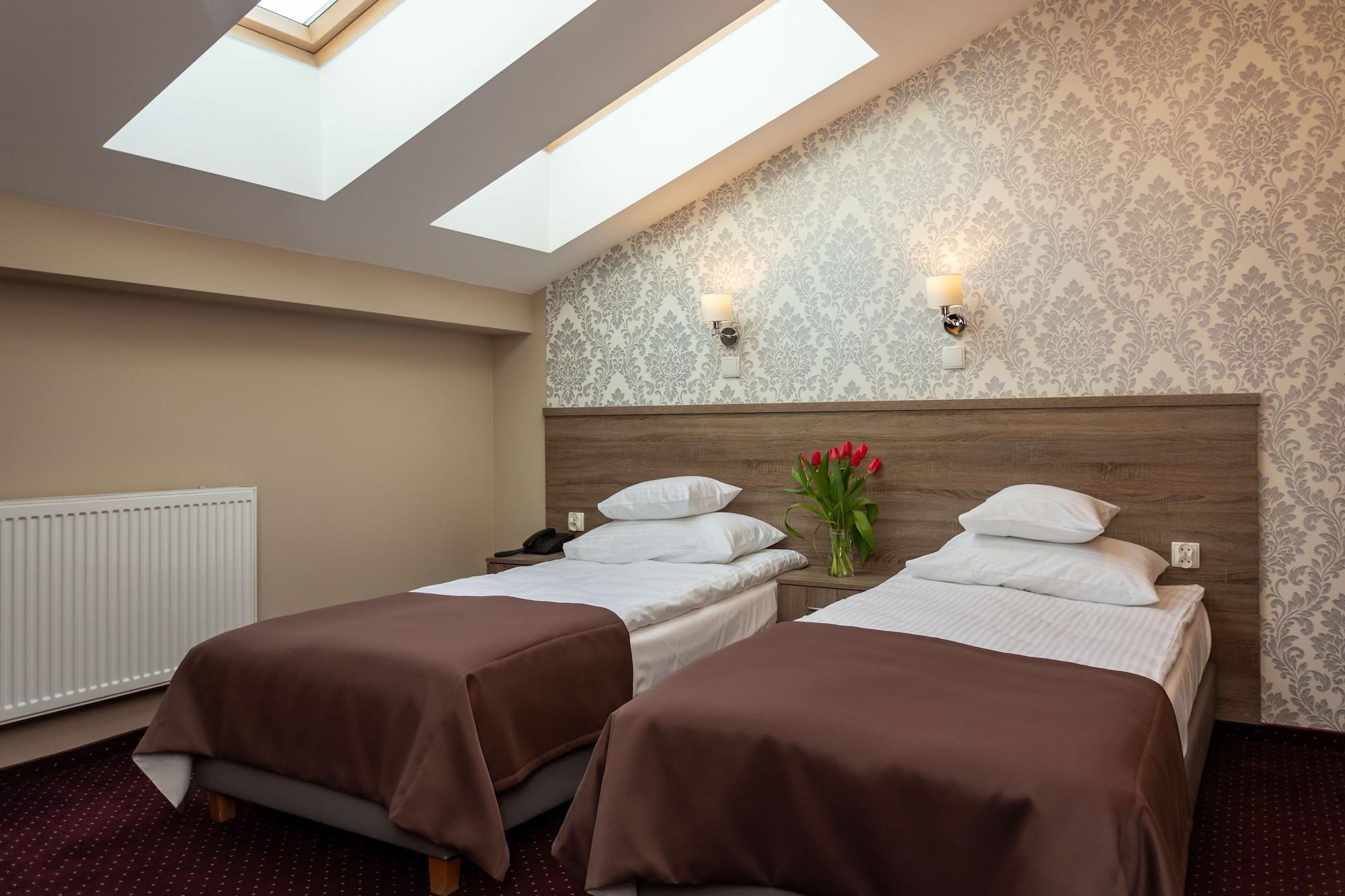 Hotel Maximum كراكوفيا المظهر الخارجي الصورة