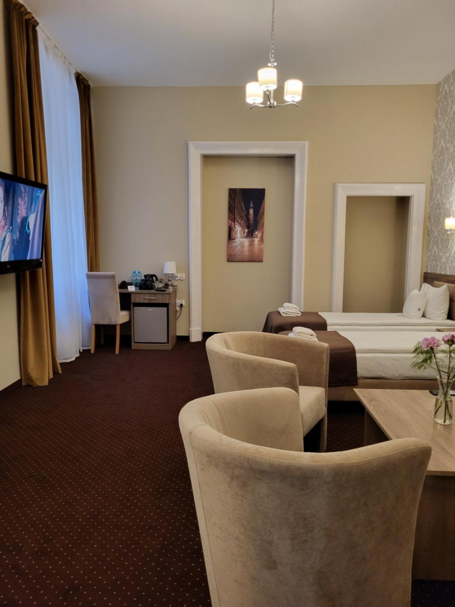 Hotel Maximum كراكوفيا المظهر الخارجي الصورة